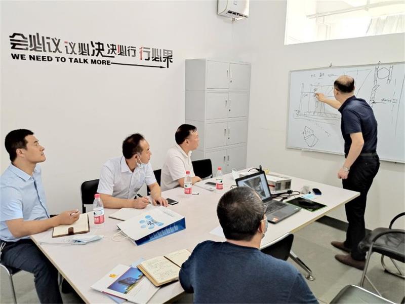 北京韓建集團(tuán)領(lǐng)導(dǎo)親臨藍(lán)鵬測控考察合作